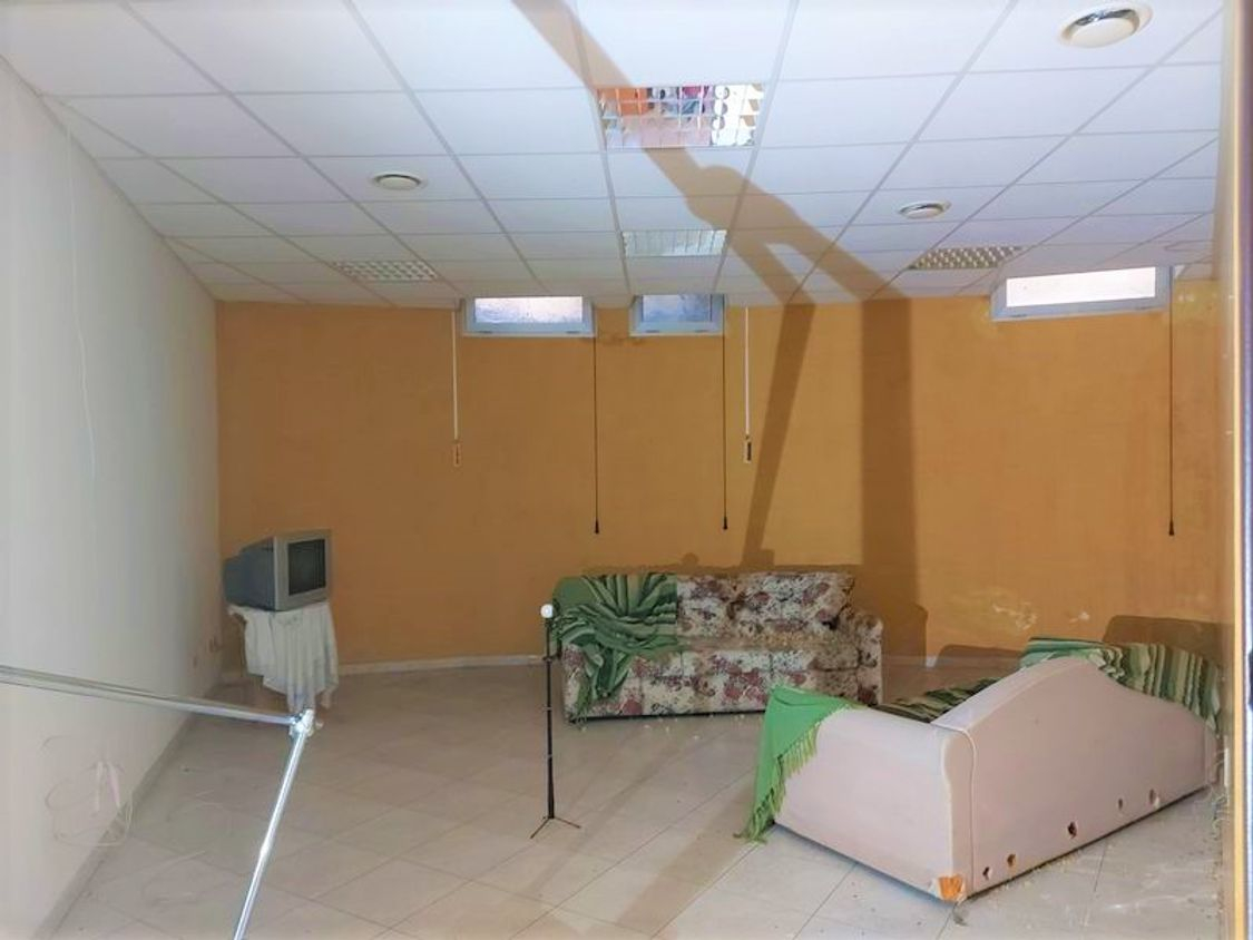 4 vani cantina e parcheggi coperti