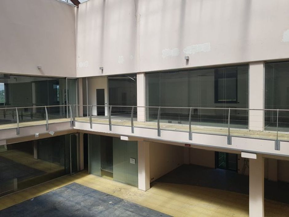 #10042 Capannone commerciale con Show room, uffici e magazzini in vendita - foto 5
