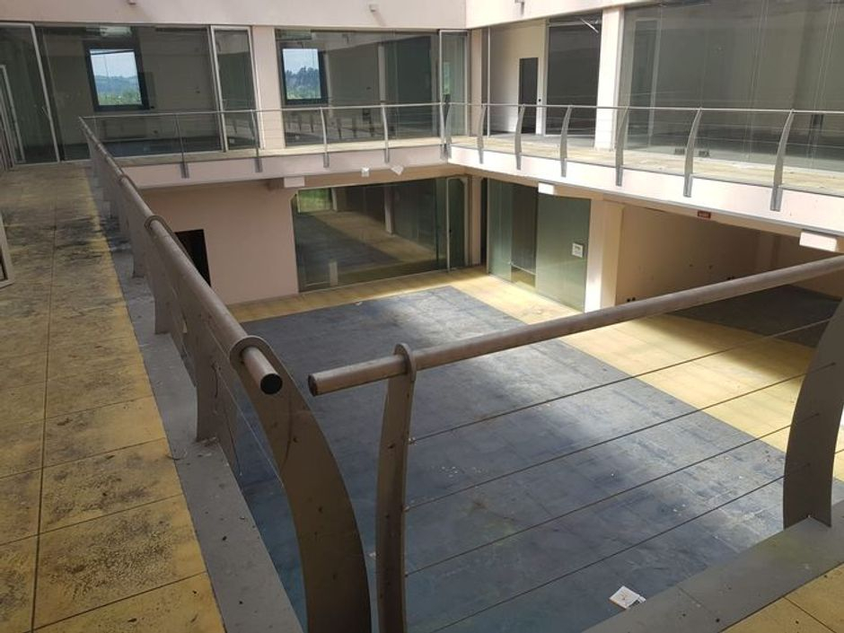 #10042 Capannone commerciale con Show room, uffici e magazzini in vendita - foto 6