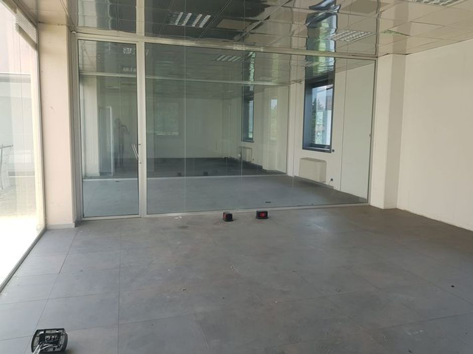 #10042 Capannone commerciale con Show room, uffici e magazzini in vendita - foto 10