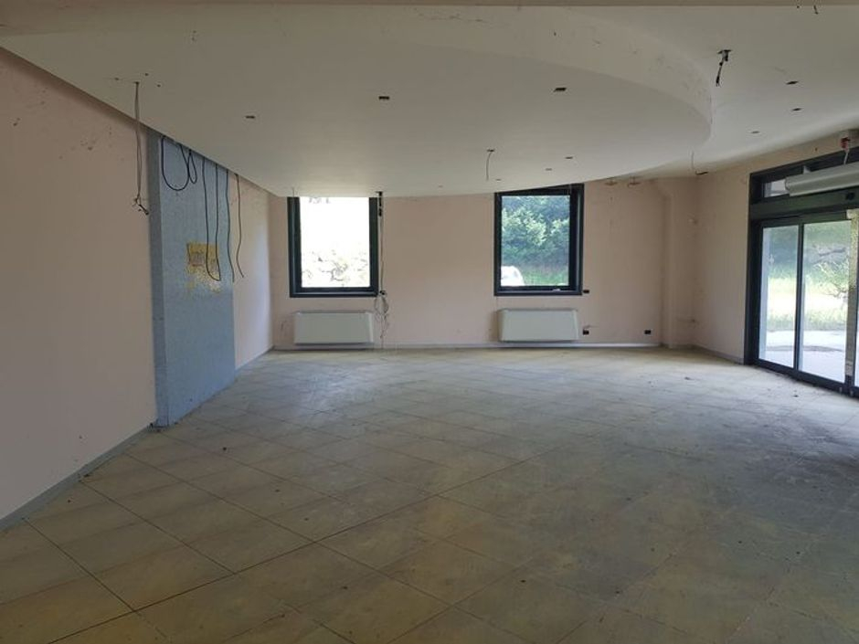 #10042 Capannone commerciale con Show room, uffici e magazzini in vendita - foto 18