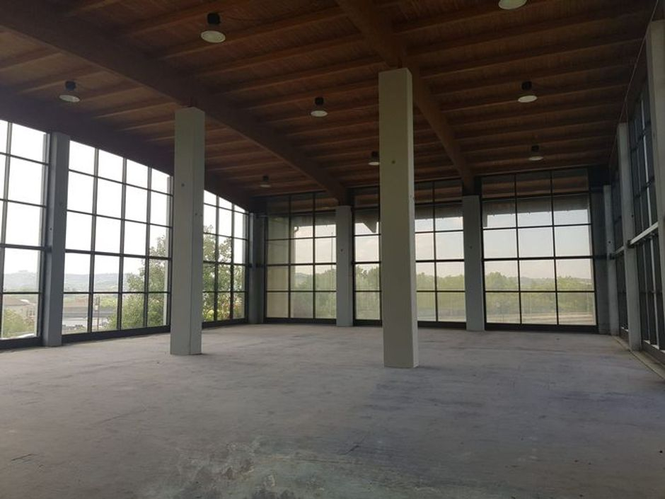#10042 Capannone commerciale con Show room, uffici e magazzini in vendita - foto 20