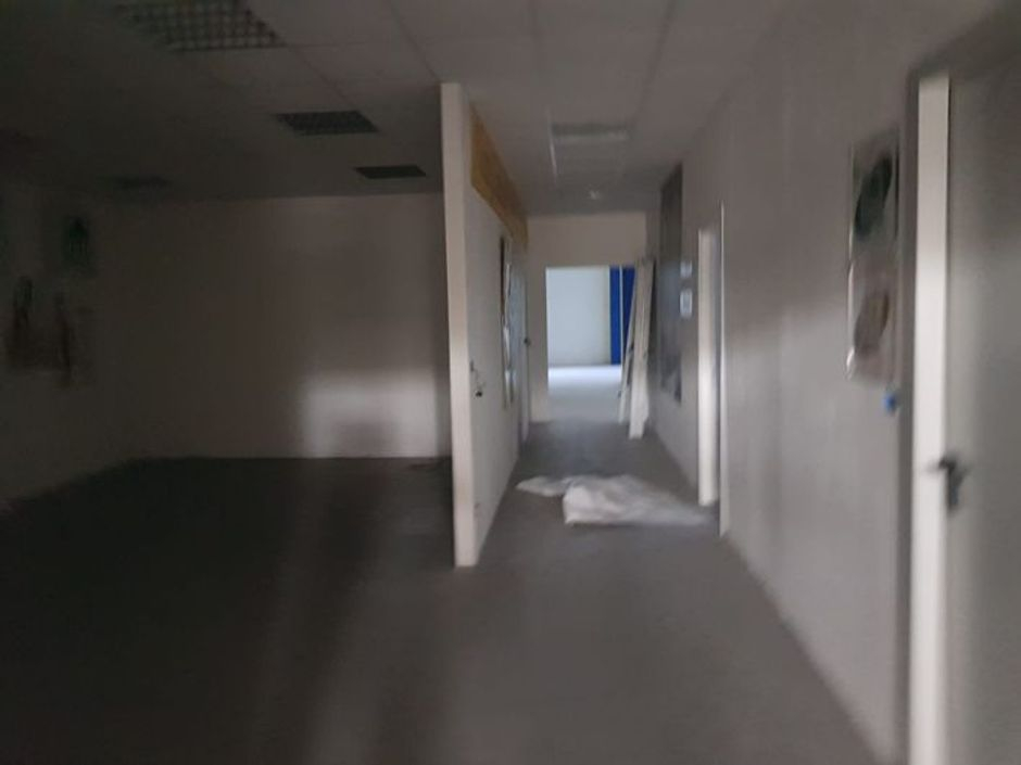 #10042 Capannone commerciale con Show room, uffici e magazzini in vendita - foto 23
