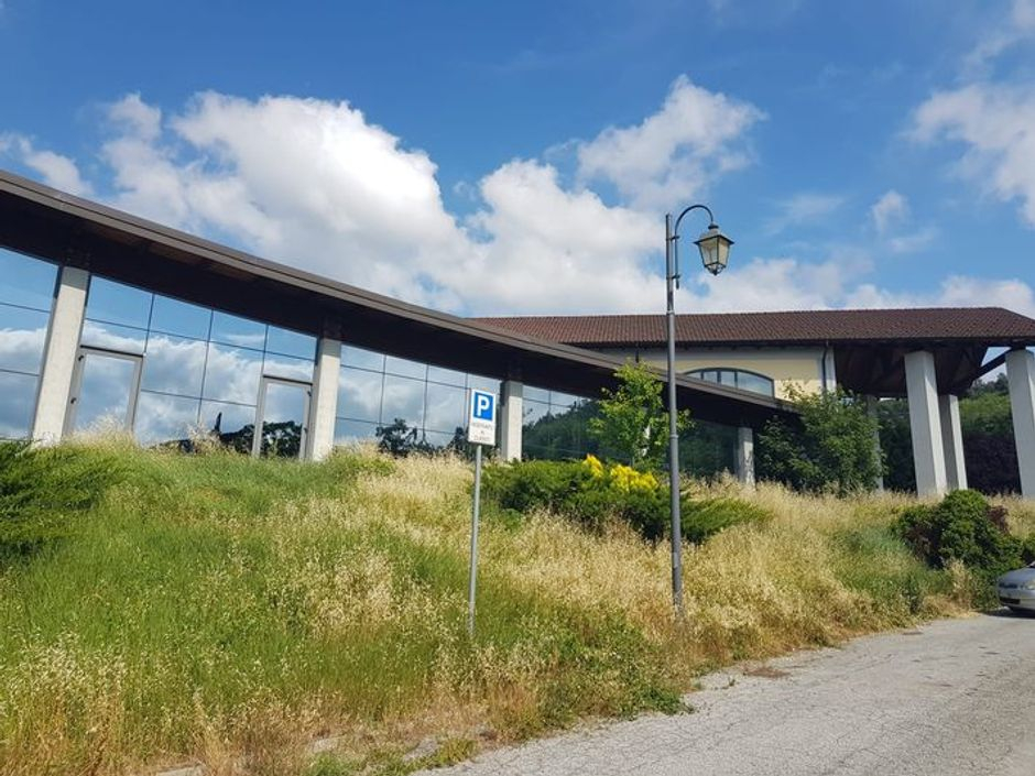 #10042 Capannone commerciale con Show room, uffici e magazzini in vendita - foto 27