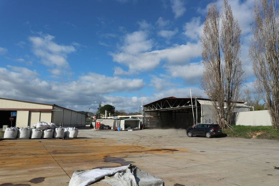 #10055 Ex complesso di stoccaggio rifiuti con area di pertinenza in vendita - foto 1