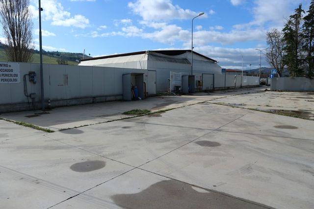 Fabbricati industriali in vendita
