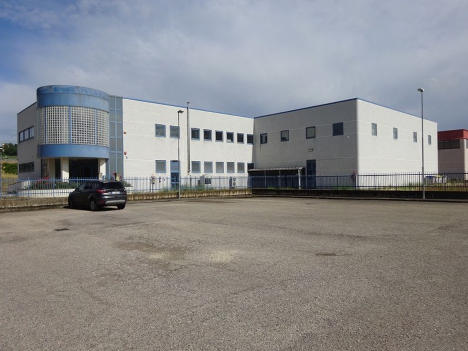 #10289 Capannone industriale su due livelli in vendita - foto 1