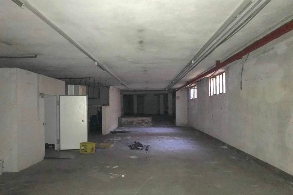 #10370 Negozio con due appartamenti e parcheggio in vendita - foto 5