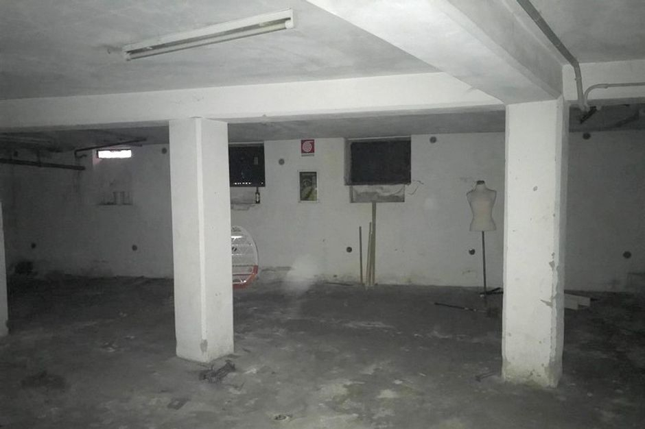 #10370 Negozio con due appartamenti e parcheggio in vendita - foto 6