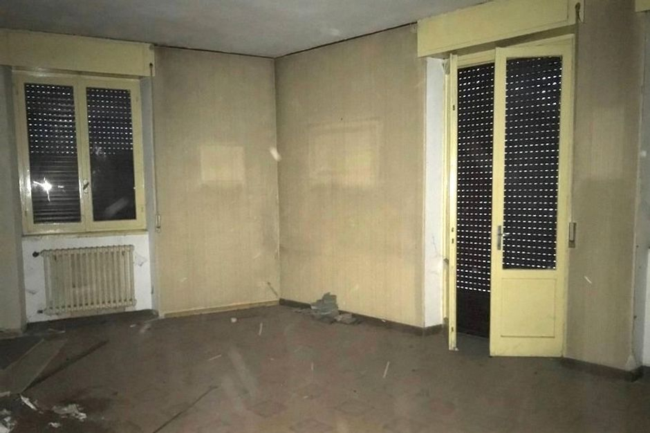 #10370 Negozio con due appartamenti e parcheggio in vendita - foto 8