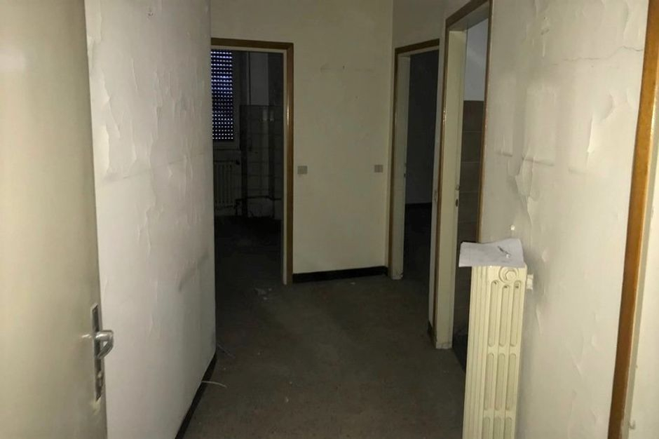 #10370 Negozio con due appartamenti e parcheggio in vendita - foto 10