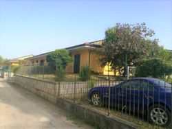 Ufficio ad uso abitazione con garage e giardino - Lotto 10385 (Asta 10385)