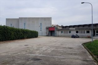 Capannoni artigianali in vendita