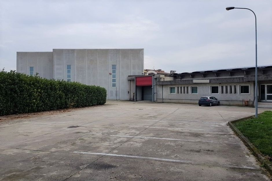 #10397 Complesso industriale con appartamenti in vendita - foto 1