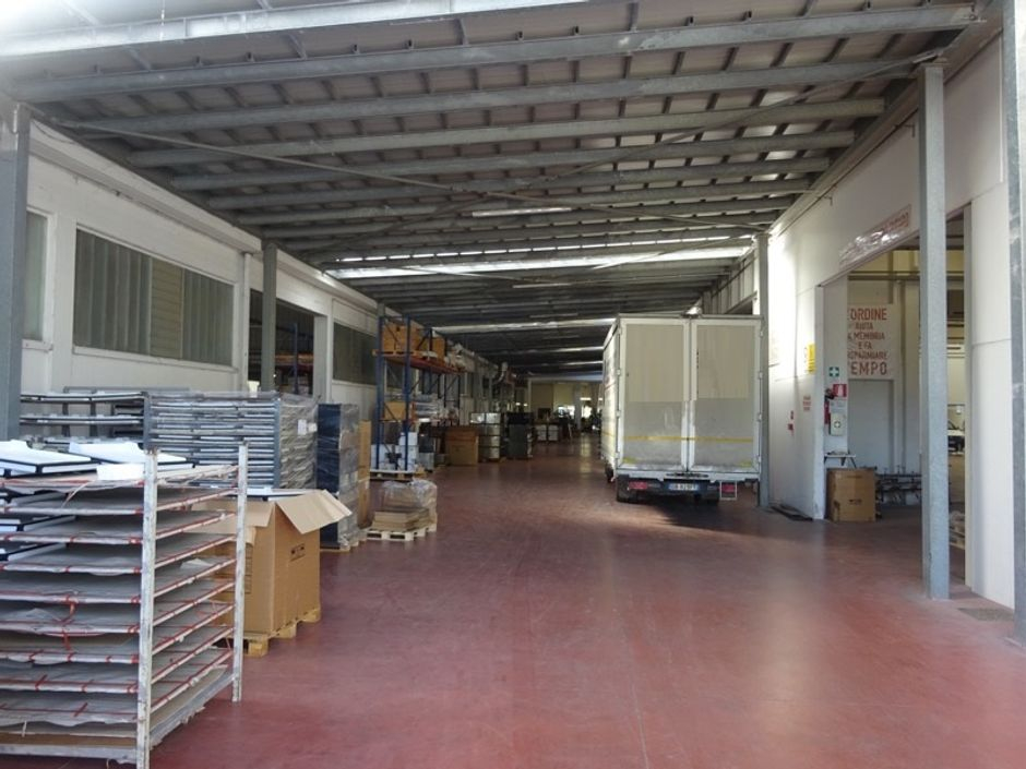 #1042 Opificio industriale con cortile privato in vendita - foto 6