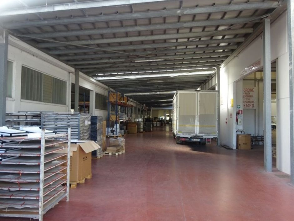 #1042 Opificio industriale con cortile privato in vendita - foto 7