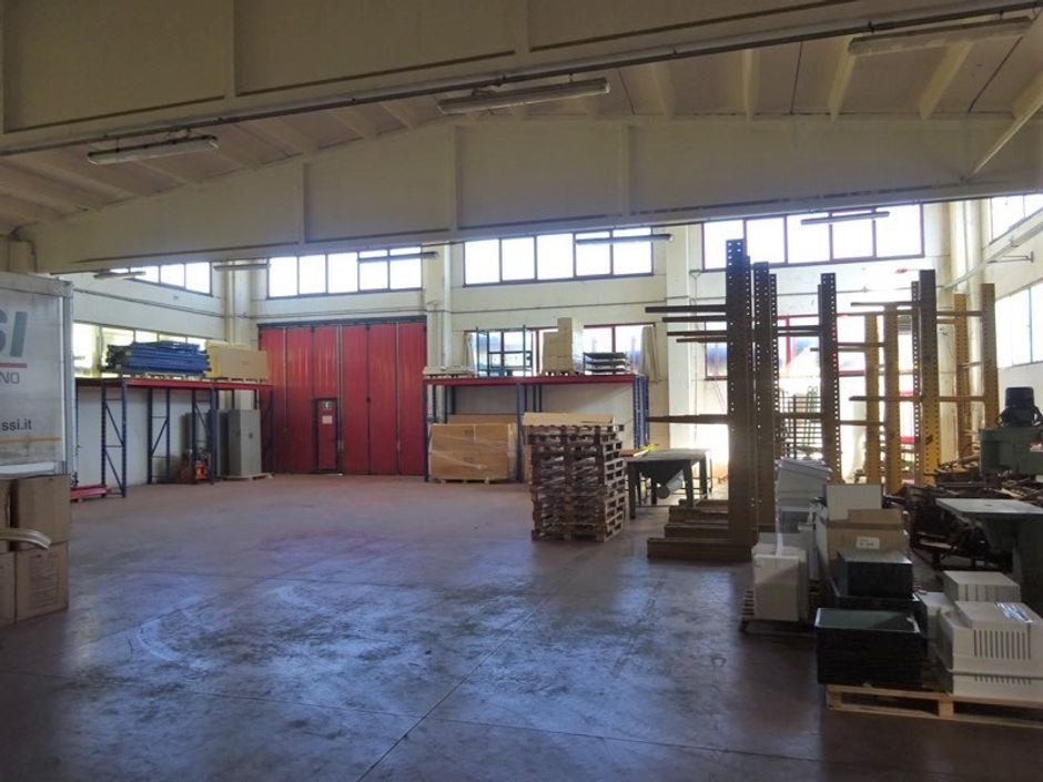 #1042 Opificio industriale con cortile privato in vendita - foto 10