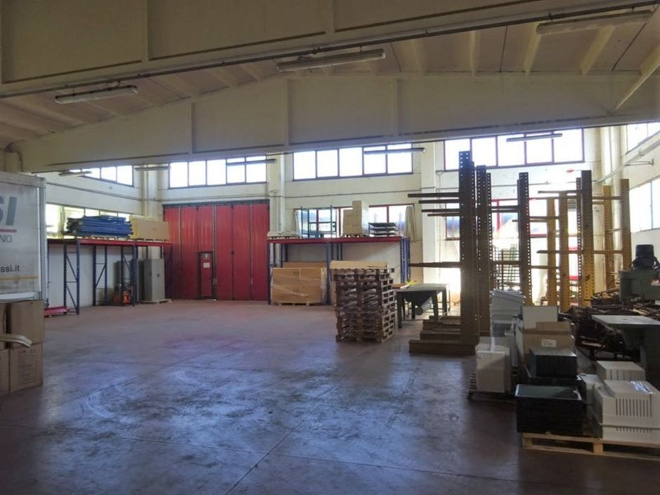 #1042 Opificio industriale con cortile privato in vendita - foto 11