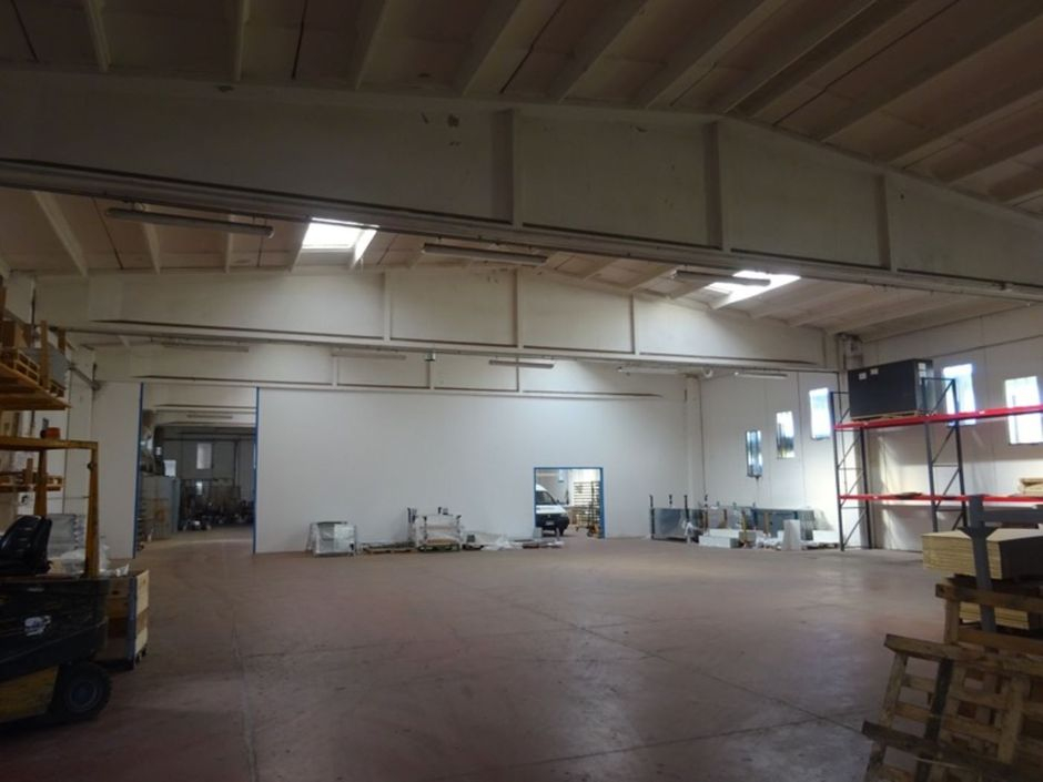 #1042 Opificio industriale con cortile privato in vendita - foto 21