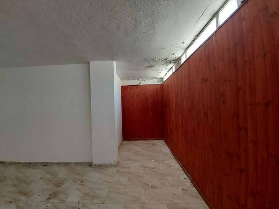 #10485 Magazzino in edificio residenziale con posto auto in vendita - foto 10