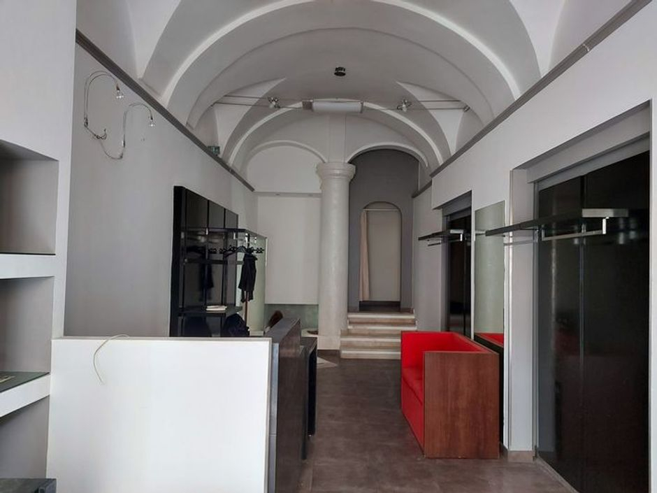 #10549 Negozio in centro storico in vendita - foto 1