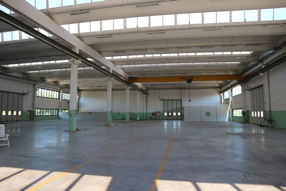 #10613 Capannone artigianale con area esterna in vendita - foto 1