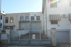 Craft shed with residential building - Lote 10725 (Subasta 10725)