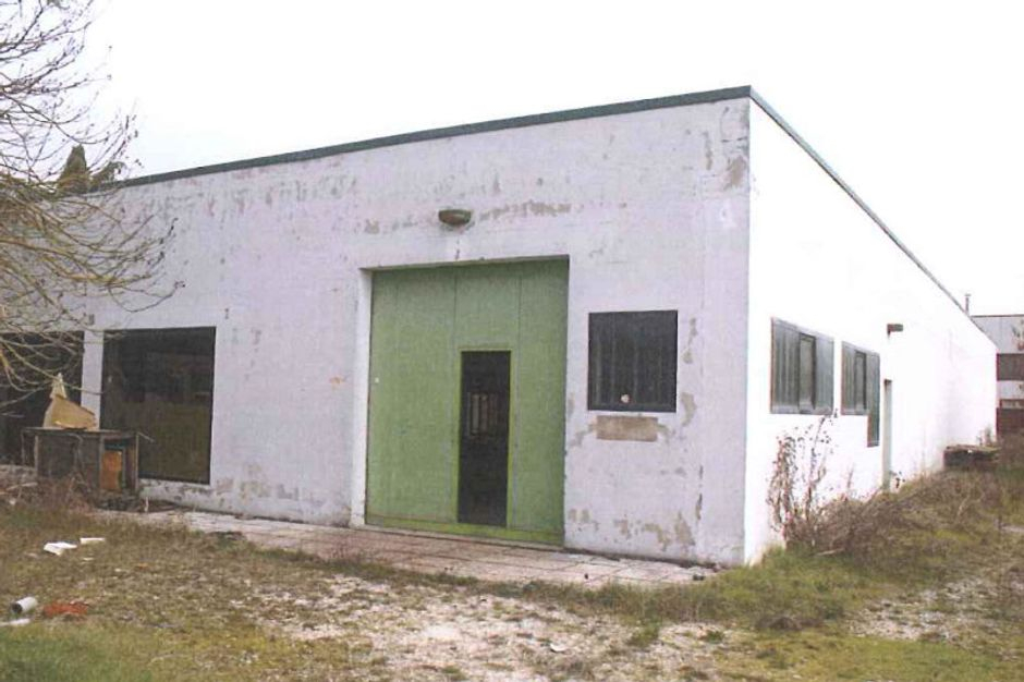 #10769 Capannone con locale commerciale e due appartamenti in vendita - foto 2