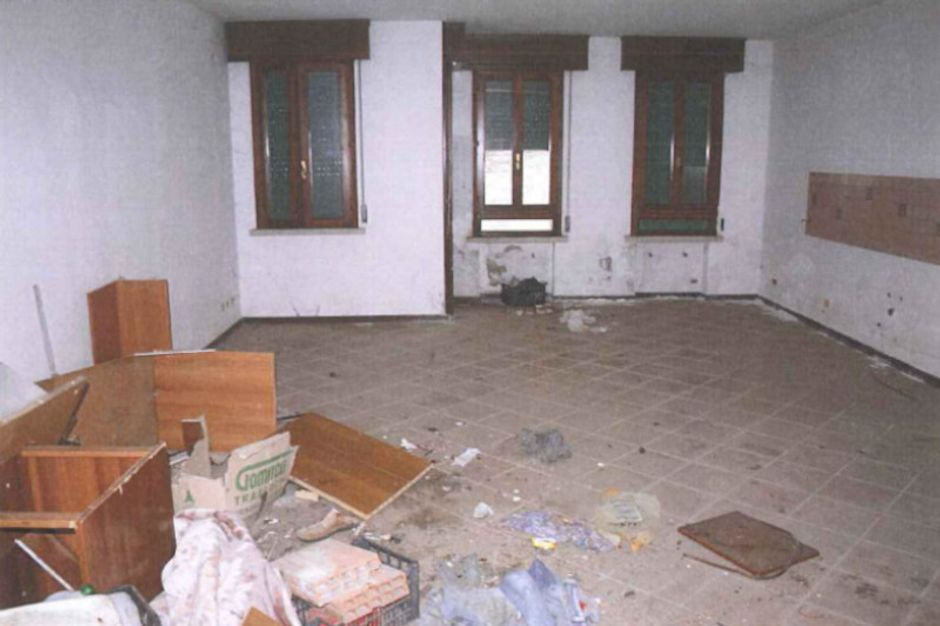 #10769 Capannone con locale commerciale e due appartamenti in vendita - foto 3