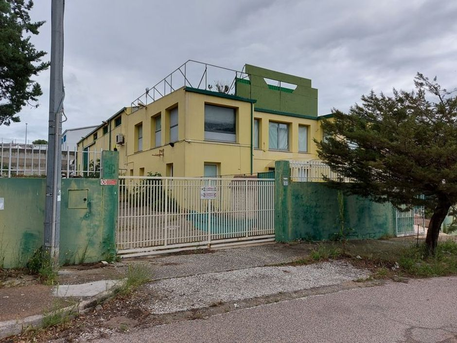 #10776 Capannone artigianale con uffici e corte in vendita - foto 2