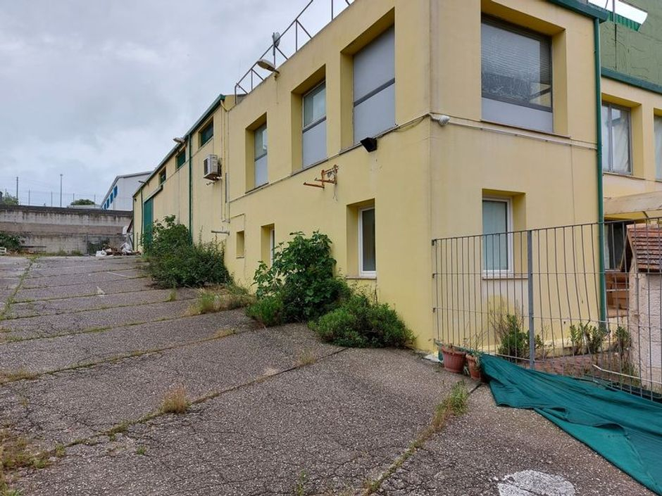 #10776 Capannone artigianale con uffici e corte in vendita - foto 3