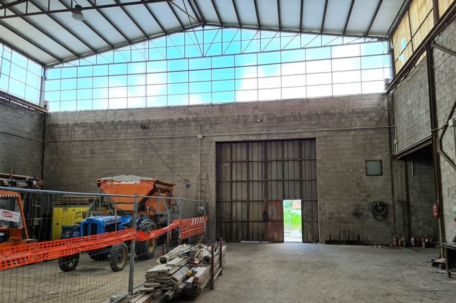 #10858 Capannone con accessori e ampio terreno in vendita - foto 3