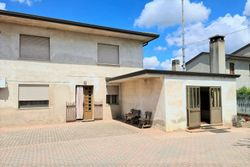      share of portion of house with courtyard - Lote 10860 (Subasta 10860)
