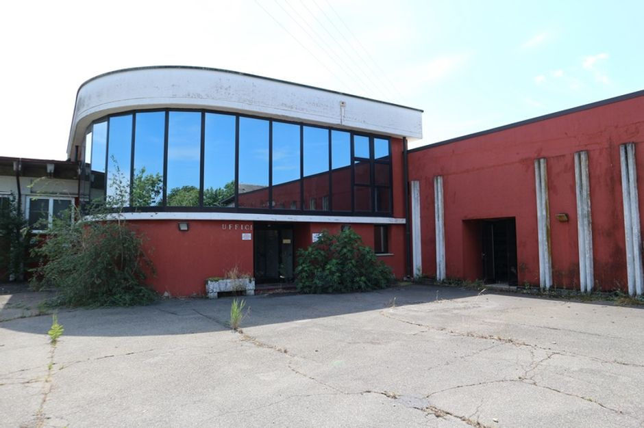 #10894 Complesso industriale con area di pertinenza in vendita - foto 1
