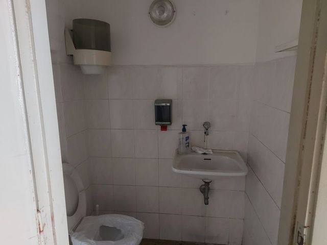 Negozi in vendita