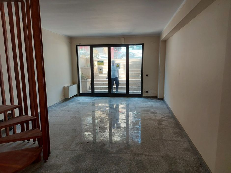 #10935 Negozio, ufficio e 2 magazzini zona centrale in vendita - foto 13
