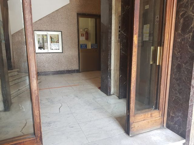 Negozi in vendita