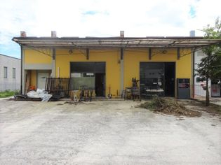 Capannoni artigianali in vendita