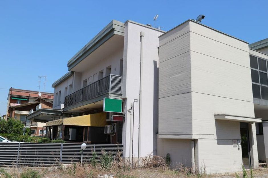 #10992 Porzione di edificio adibito a ristorante/ufficio e centro benessere in vendita - foto 3
