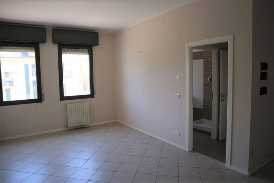 #10992 Porzione di edificio adibito a ristorante/ufficio e centro benessere in vendita - foto 9