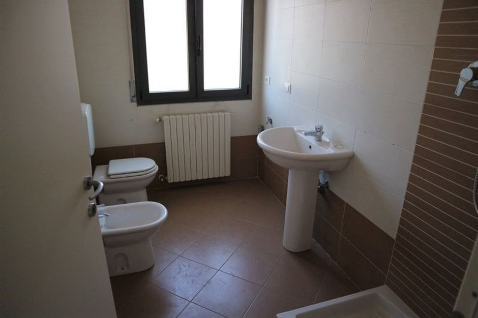 #10992 Porzione di edificio adibito a ristorante/ufficio e centro benessere in vendita - foto 10
