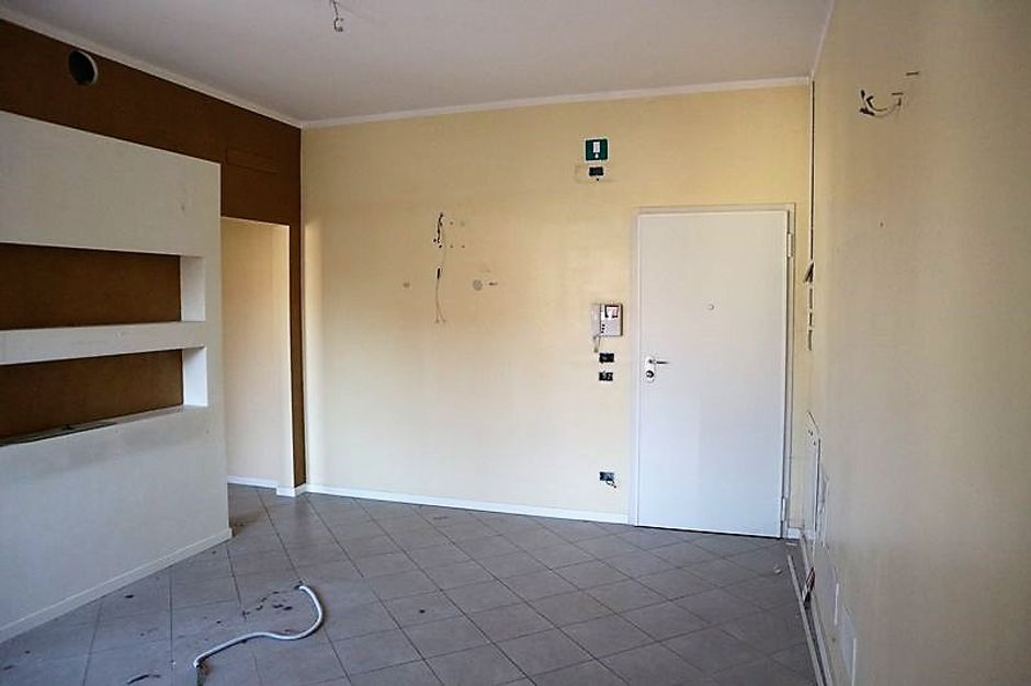#10992 Porzione di edificio adibito a ristorante/ufficio e centro benessere in vendita - foto 13