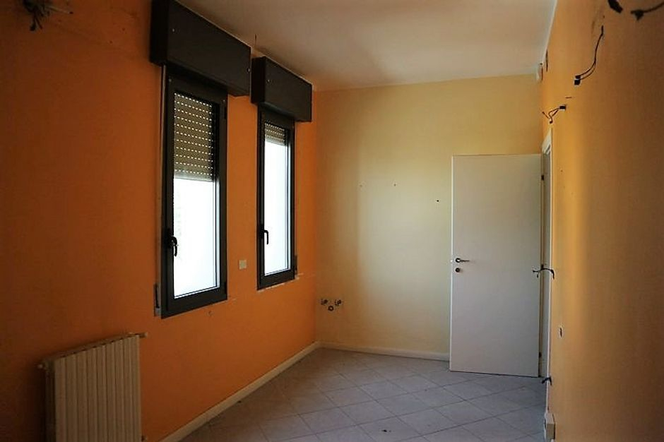 #10992 Porzione di edificio adibito a ristorante/ufficio e centro benessere in vendita - foto 15