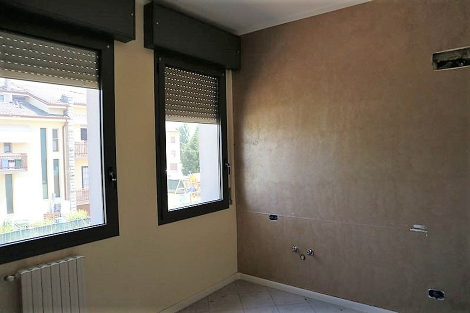 #10992 Porzione di edificio adibito a ristorante/ufficio e centro benessere in vendita - foto 16