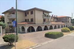 Building with apartments, shops and offices - Lot 11003 (Auction 11003)