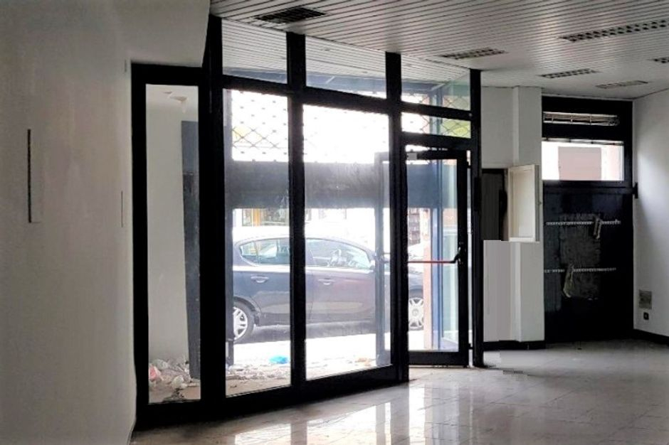 #11050 Quota 1/4 negozio su due piani con terrazzo in vendita - foto 2