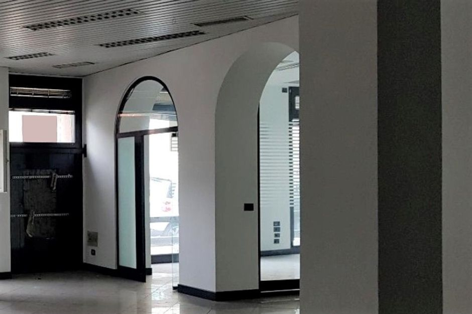 #11050 Quota 1/4 negozio su due piani con terrazzo in vendita - foto 3