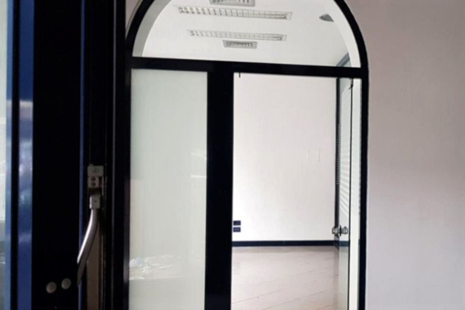 #11050 Quota 1/4 negozio su due piani con terrazzo in vendita - foto 4