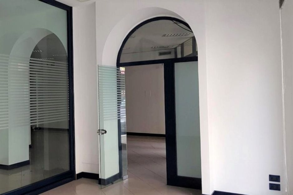 #11050 Quota 1/4 negozio su due piani con terrazzo in vendita - foto 6