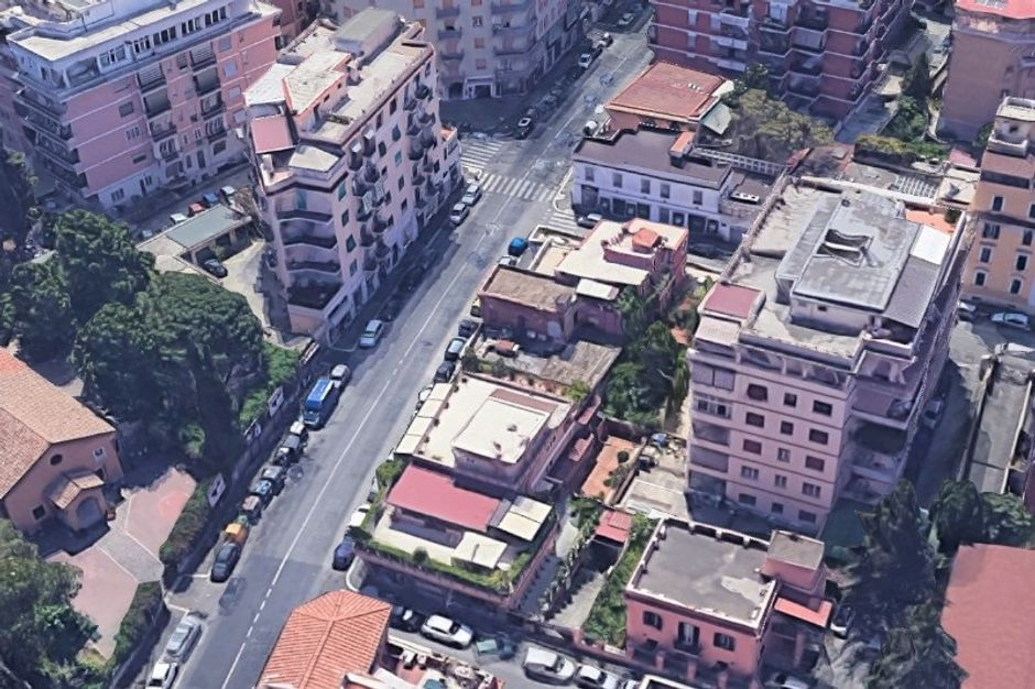 #11050 Quota 1/4 negozio su due piani con terrazzo in vendita - foto 12